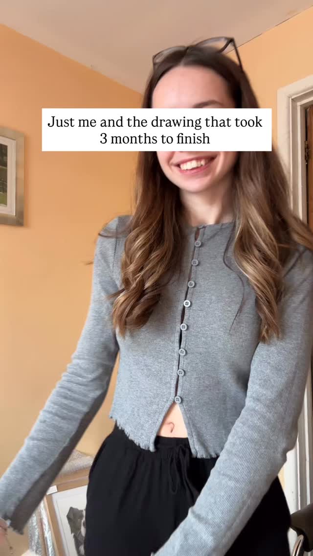 My biggest ever drawing !! Would you like something like this for your dog?
Weeks of planning followed by months of drawing , meet Rocco the cocker spaniel, drawn entirely in coloured pencils 🤎