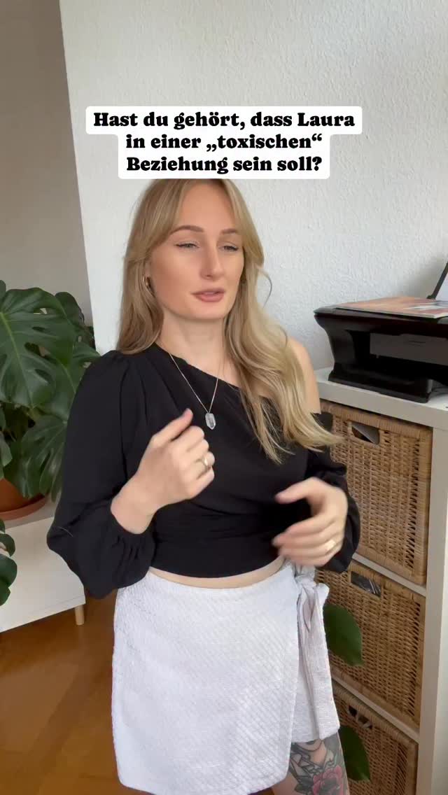 Wenn dir die Beziehung auf Dauer mehr wehtut als guttut, ist das ein Anzeichen für eine ungesunde Beziehung. Einfach gehen ist aber eben nicht so einfach!! Ich seh dich. Struggel und Konflikte gehören bis zu einem gewissen Punkt zu jeder Beziehung, genauso wie vorübergehende(!) Tiefs. Das Leben verläuft in Wellen.🙏🏼
Wenn du in deinem Umfeld so eine Beziehung kennst, hilft dir das Video vielleicht mehr zu verstehen.❤️🩹
Das hier ist dein Safespace, also bleib doch direkt hier & folg mir.
An deiner Seite,
Sarah 🤍
#hypnose#tiefenpsychologie#lovebombing#gaslightinghoovering