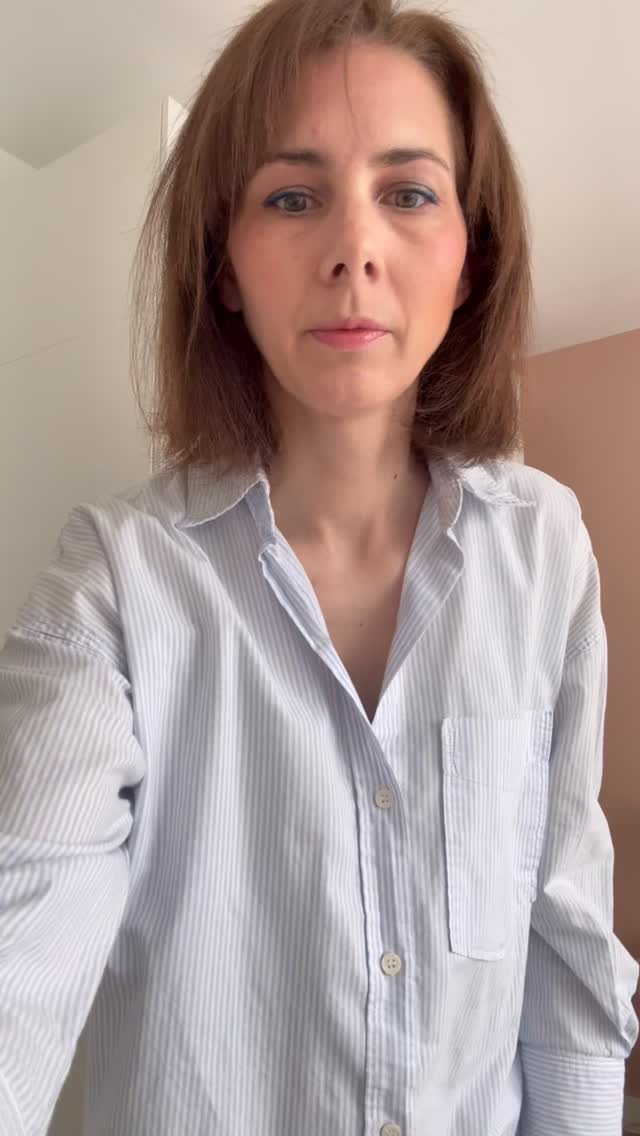 La nouveauté @lesfranjynes
Ça fait longtemps que je n’ai pas fait de look turban + frange mais la, cette couronne de cheveux Lou 💓 mérité d’être à l’honneur.
Turban by @indiradeparis 💖
#leskarnetsdemel #estimedesoi #alopecie #cancerdusein