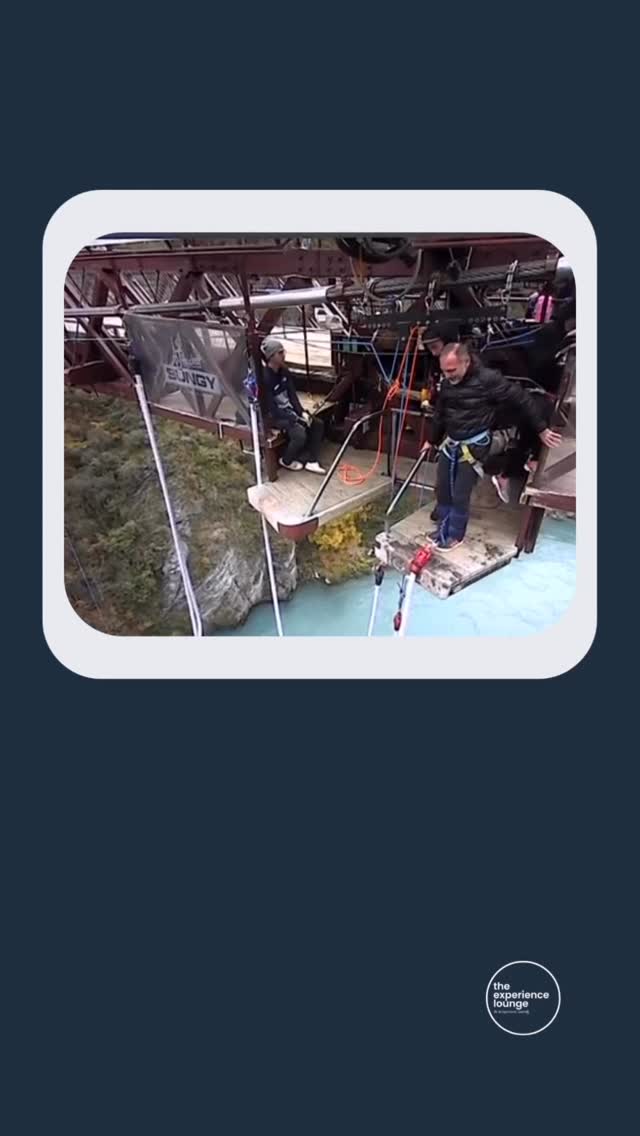 Já que quinta é dia de #tbt, vamos relembrar a experiência de saltar de Bungee Jumping em Queenstown, NZ 🇳🇿
#intercambio #bungee #aotearoa #novazelandia