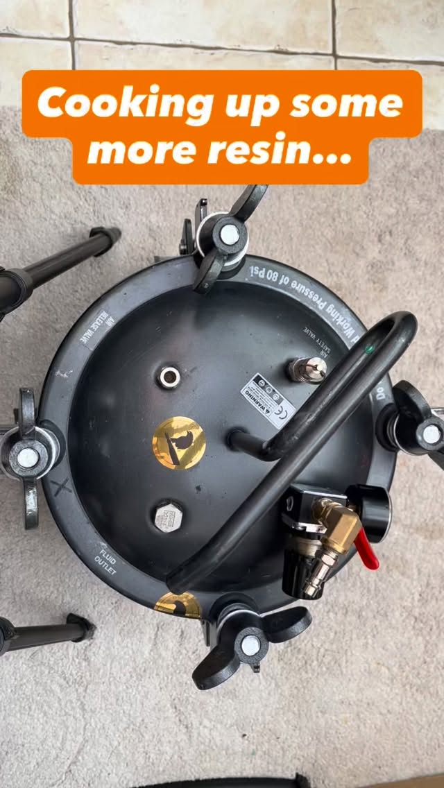 More blanks fresh from the pot.
Golden Ballerina coming to a fountain pen near you…
What shall I pour next?
#blackrobinpens #penmaking #resincasting #penblankcasting #penblanks