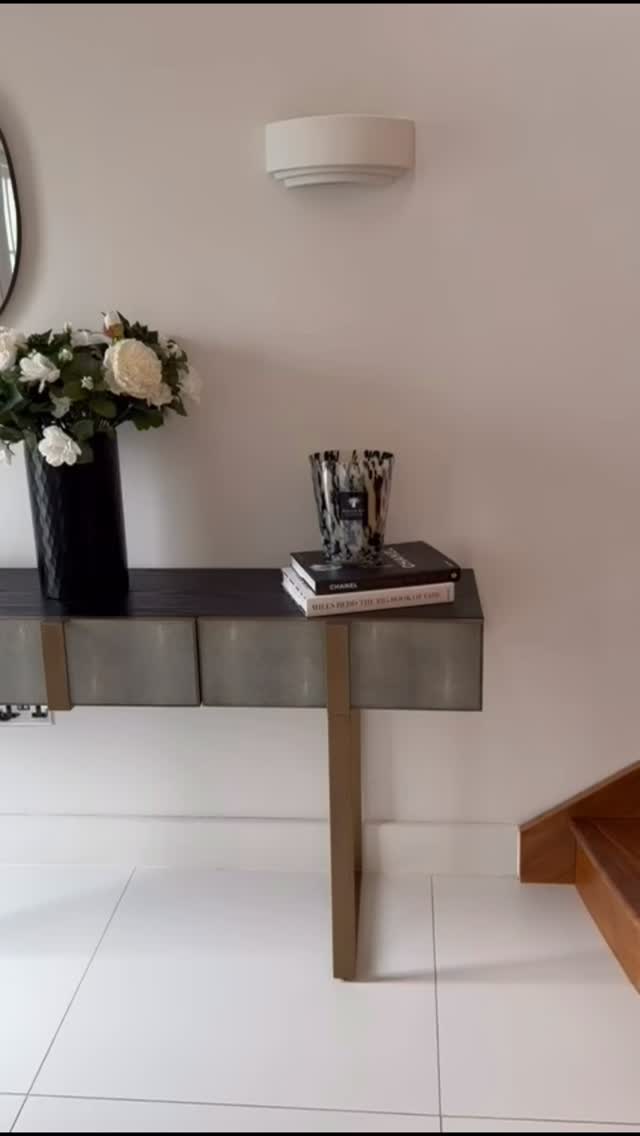 The way your home feels starts the moment you walk through the door.
A home that feels effortless changes everything.
This is the standard we create when we edit a home.
✨ The Edit Concierge
Book your complimentary consultation
#theeditconcierge #luxuryhomesuk #homeorganisationuk #calmhome #effortlessliving