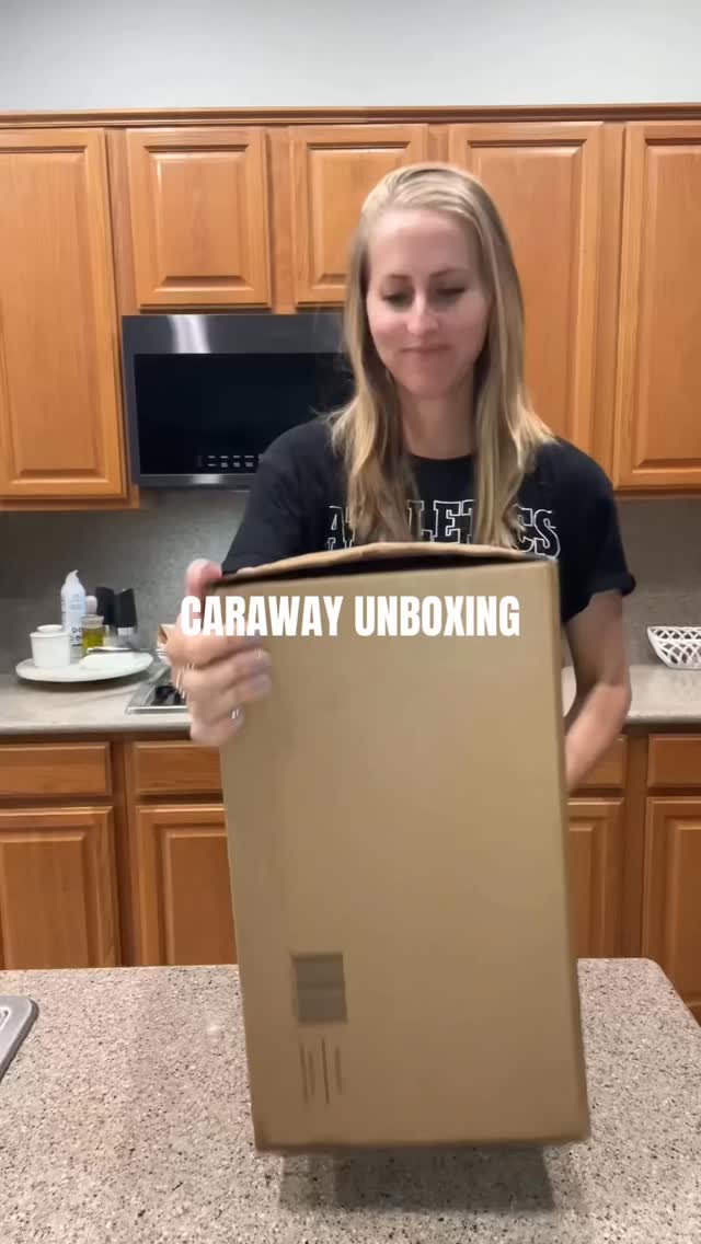 Thought about putting a sound over this vid but figured the raw audio was far more entertaining 😅
Thank you @caraway_home for literally making the best non-toxic, non-stick & durable cookware on the market! 🙌🏼🙌🏼🙌🏼 (code ‘April’ saves you 10% on every order!)
#friendsofcaraway #caraway #healthycooking #pr #unboxingvideo