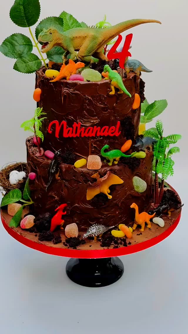 These Dinosaurs were not having it! No dairy, no soy and no eggs!! None of it! Though they scared me but in the end this is what the mum had to say
‘Hi Tia,
Just wanted to let you know we were delighted with the cake and it was absolutely delicious! You are right, it tasted better than a regular cake even though it was free-from everything!! Everyone really enjoyed it!
Many thanks,
Leonie “#welwyngardencity #welwyngardencitymums #stalbansmums #freefromcakes #dinasaurcake