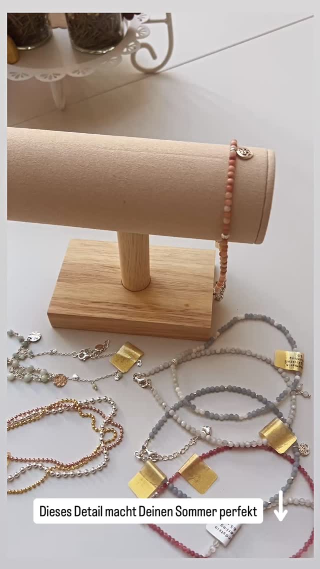 Barfuss. Sonne. Leichtigkeit.
In meinem Vivescam Atelier gestaltest du dein eigenes Fusskettchen – individuell, hochwertig und mit viel Liebe zum Detail.
✨ Nur zwei exklusive Workshop-Daten diesen
Sommer
✨ Kleine Gruppe für persönliche Begleitung
✨ Perfekt als Auszeit – auch mit deiner Freundin
Wenn du dabei sein möchtest, sichere dir jetzt deinen Platz.
→ Anmeldung über den Link in der Bio. Ich freue mich auf Dich!
#edelsteinschmuck #schmuckworkshop #anklet #fusskettchen #sommerstyle #handgemacht #creativeworkshop #zurich #zuercheroberland #auszeitfürdich #selfcarezeit #vivescam #workshopschweiz