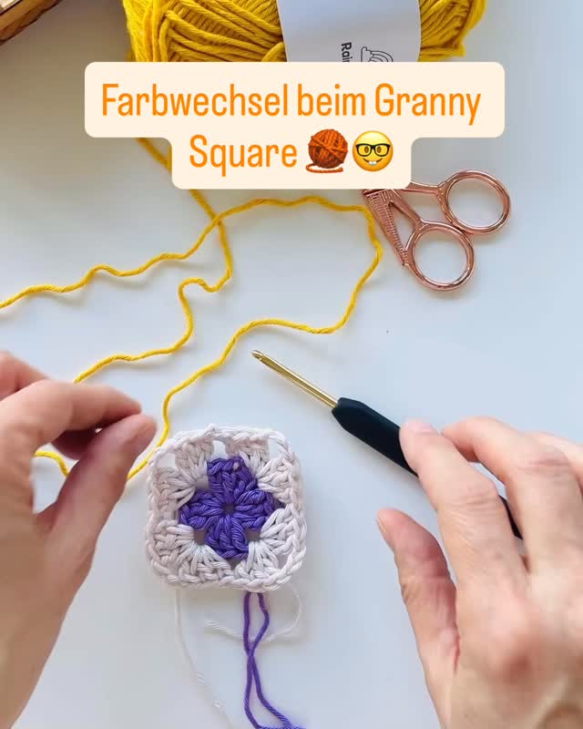 Eine Technik, wie du beim Granny Square den Farbwechsel machen kannst. 🧶🌸
#häkeln #grannysquare #häkelanleitungen #maschenherz #häkelnmachtglücklich