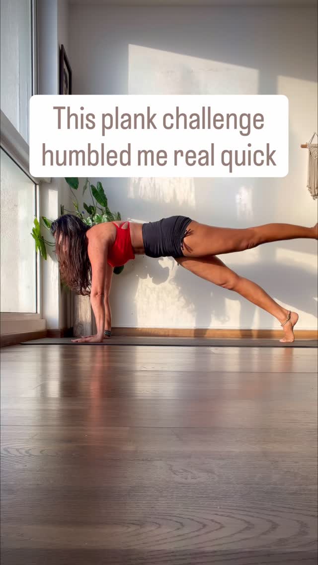 This plank challenge is a lot harder than it looks
It’s not about how long you can hold
It’s about how well you can control
No hip drops
No shifting
No rushing
Give me a 🙌🏽 if you somewhat managed it. :)
#plankchallenge #corestrength #corestability