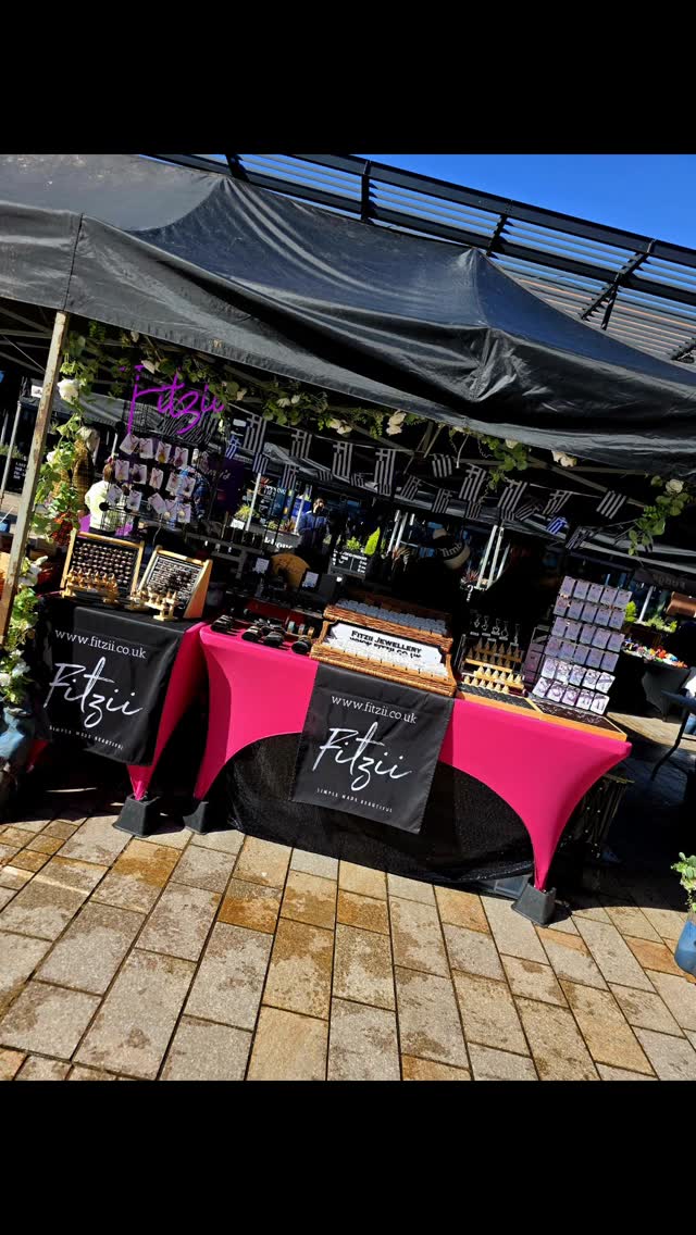 Hey guys... we're all set up in #Warrington the sun is shining... keep everything crossed it stays that way!
.
.
.
#handmade #fitzii #cutleryjewellery #recycledjewellery