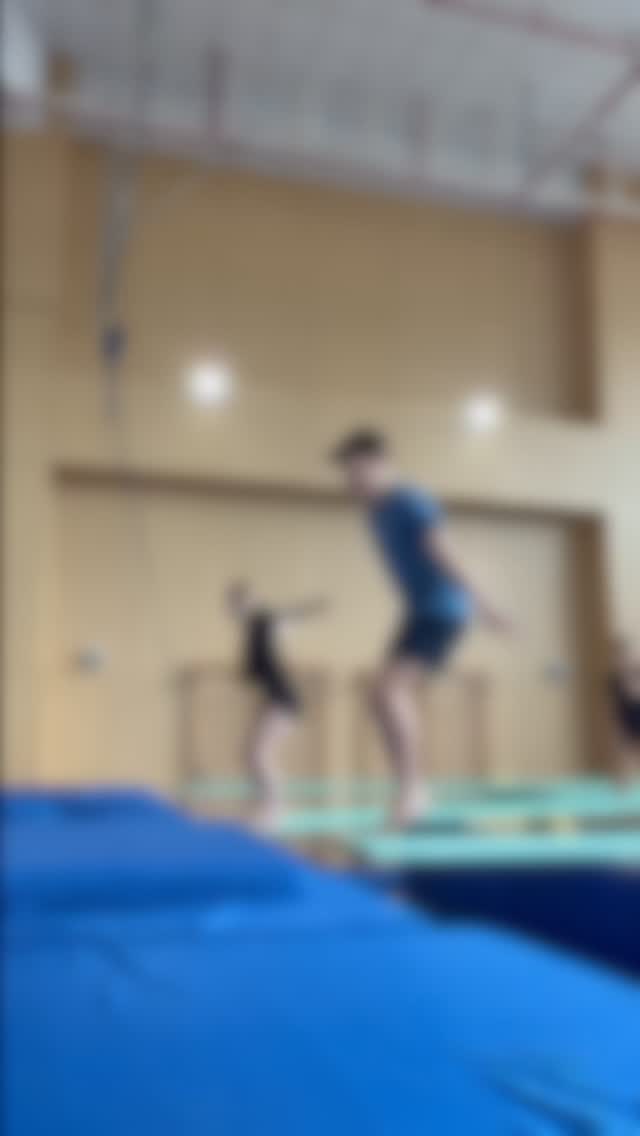 From Sanya to the spotlight 🌟
Jayden & Maia featured in an interview by Tian Liang International Diving Club 🇨🇳
Sharing their incredible training camp experience—what a journey! 🙌
#iDive #SanyaTrainingCamp #DivingLife #TeamiDive #InternationalExchange