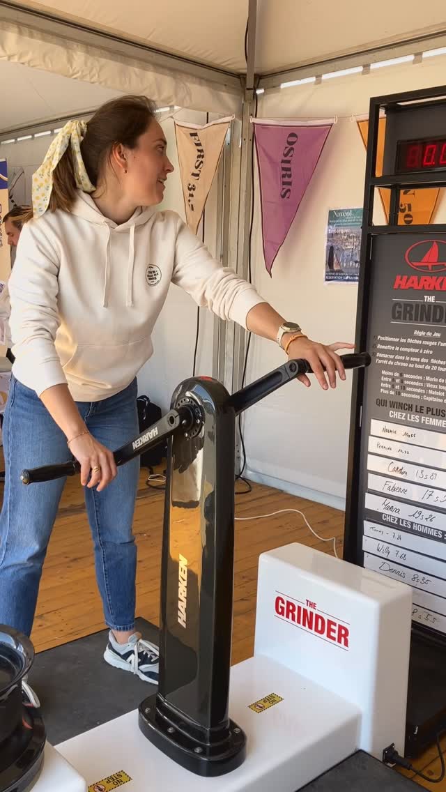 💪🏻 Montez la Grande voile avec @harken_france
Je vous soyez marin aguerri ou jeune mousse venez tenter de battre le reccord sur le simulateur de winch ! ⛵️
🎪Rendez-vous du 8 au 10 mai à la Trinité-sur-mer (animation gratuite et ouverte à tous !)