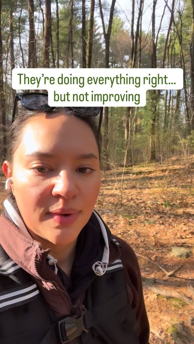 Sometimes it’s not the program.
Your patient is showing up.
They’re consistent.
They’re doing the work.
But progress still feels slower than expected.
And then you ask:
“what did you eat today?”
…and it starts to make sense.
Under-fueling doesn’t always look obvious—
but it can absolutely impact recovery and progress 🤍