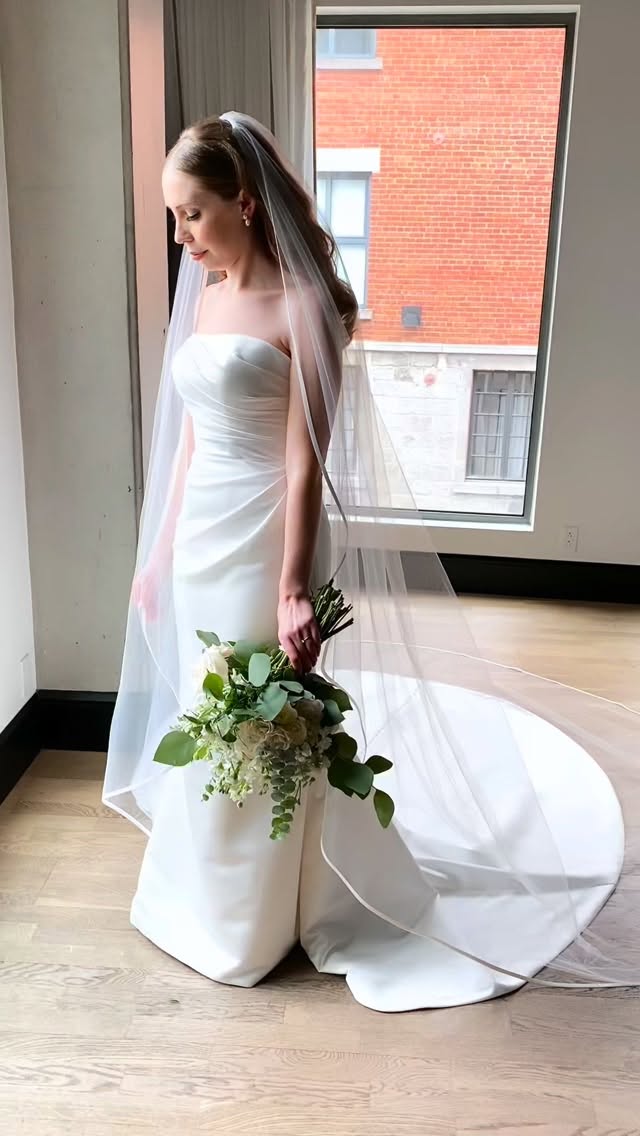 Un aperçu de quelques-unes des magnifiques femmes que nous avons eu la chance de maquiller
et/ou coiffé 🥹
A glimpse of some of the beautiful women we’ve had the pleasure of doing glam for 🥹
#glamsquad #weddinghairstylist #weddingmakeupartist #mtlhairstylist #mtlmakeupartist