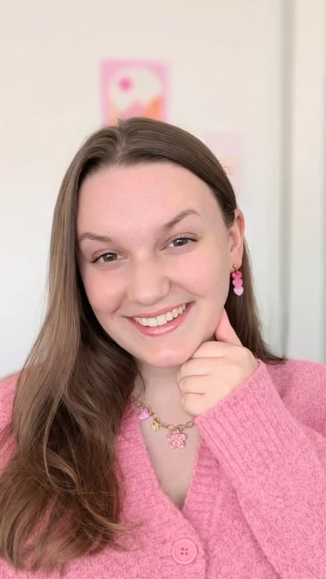 Préparer vos commandes = mon petit moment préféré 🥹✨
j’y mets toujours plein de soin (et un peu d’amour aussi 💗)
J’espère que tu ressens cette petite magie en ouvrant ton colis…
Dis-moi en commentaire : tu aimes ce genre de vidéos satisfaisantes ? 😌✨
#momentpoursoi #tendancemode #dopaminestyle #cadeaux #petitecreatrice