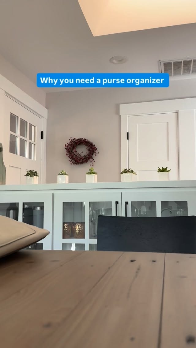 Why you need a purse organizer.
(I sent this to my friends who were asking about mine and they told me to post this video even though it’s dorky so I’m not gonna overthink it I’m just gonna post it. 😂)