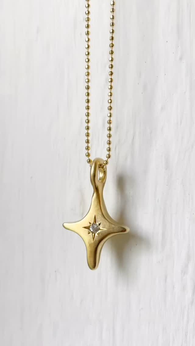 Birthstone of April - White sapphire or diamond 🤍
I have just one of these white sapphire & gold vermeil stars left ✨ let me know if you’d like the last one for someone special!