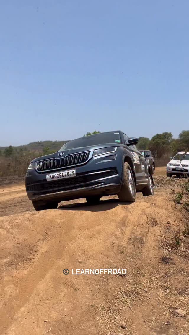 BTC - brake traction control only works when you give constant and / or increasing acceleration. Playing with the A pedal will not activate BTC.
#learnoffroad #offroadjunkie #skodakodiaq