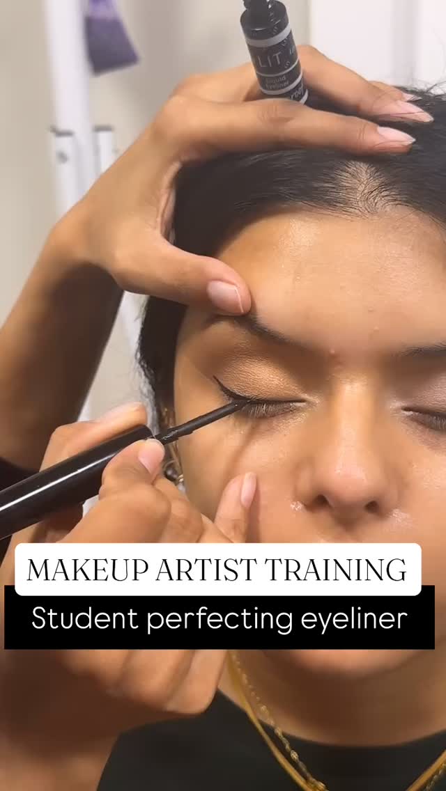 Student perfecting eyeliner in pro makeup training ✨ @face.boutique.academy
Registration is now open across Canada! Join our 5-day Makeup and Hair Artist Training Program
Perfect for anyone ready to turn their passion into a career. This hands-on course includes full makeup and hair kits, professional certification, and exclusive access to brand discounts as part of our award-winning academy. Whether you’re in Brampton, Surrey, Calgary, or Edmonton, we’re here to help you level up. Follow us on Instagram to see real student results, behind-the-scenes training, and industry success stories. Limited spots available, secure yours today! #makeup