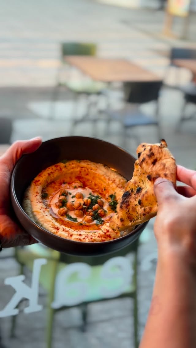 Life’s better when you dip together. Wanna share a hummus today? 🥰🤝🏾
#britishsummer #nottinghamfood #nottinghamrestaurant #brunchspots #dinnerdate