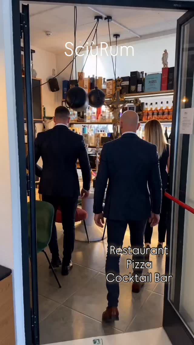 SciùRum
Per un incontro di lavoro
Un evento speciale
Una chiacchiera con l’amica del cuore ♥️
#cocktailbar #restaurant #pizza #palermo