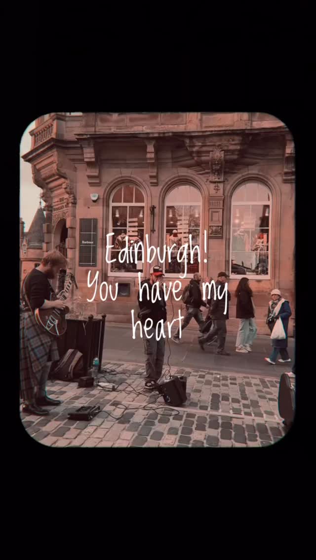 My favourite favourite city in the UK. Edinburgh- dark, moody, gothic, retro, cozy.
Take me back!
#edinburgh #Scotland