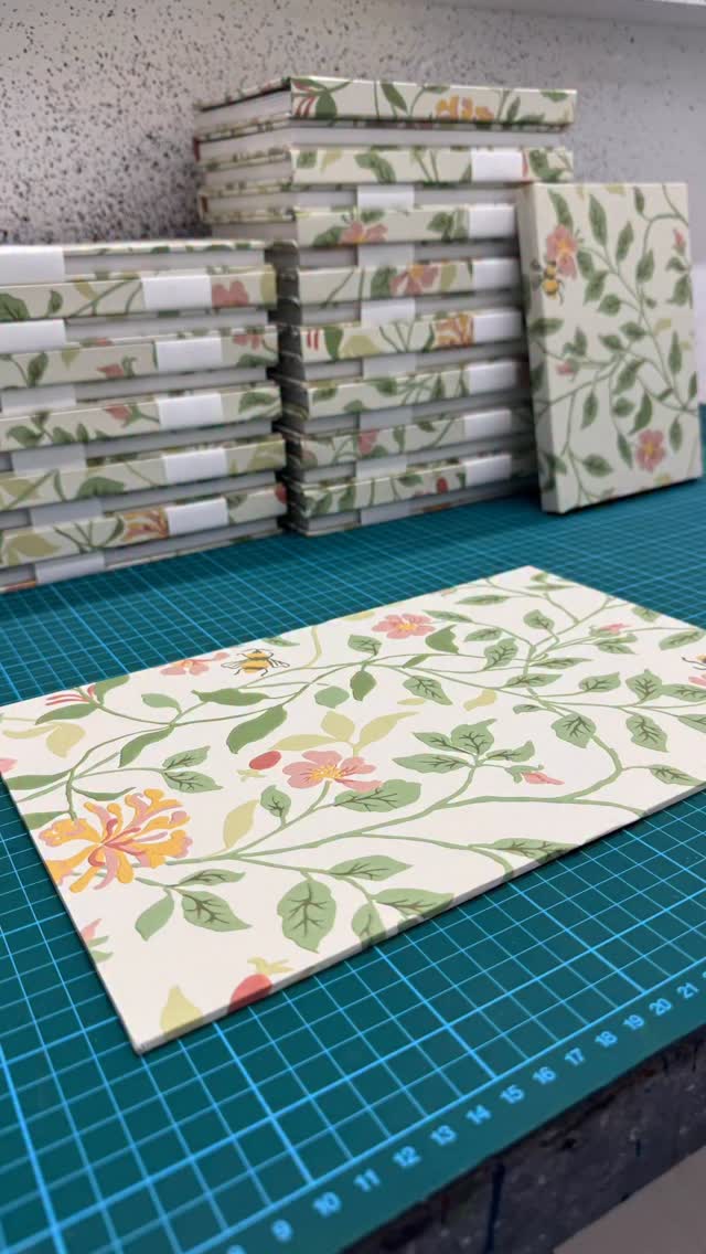 Book covers piling high 🐝🌱
I love making books from unusual covering materials like fabrics and wallpapers 🤌 even more so when they’re as beautiful as this Wild Rose wallpaper by @sophieharpley! 🌸