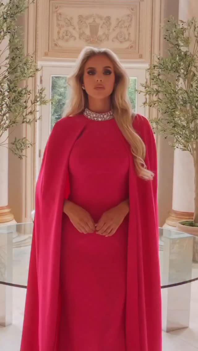 The newest collections for evening and signature dresses are ready to make their entrance
#JOVANI #eveningdress #fuchsia
#فساتين #فساتين_سهره