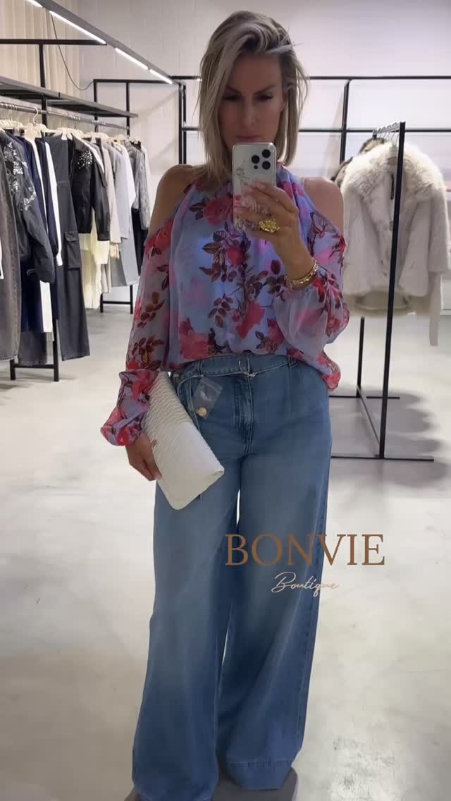 Showroom arrivals 💕🤍 FRACOMINA
Al deze toppers hangen nu voor jullie klaar in de rekken, ladies ✨ Kom ze snel ontdekken en shop jouw favorieten 🤍