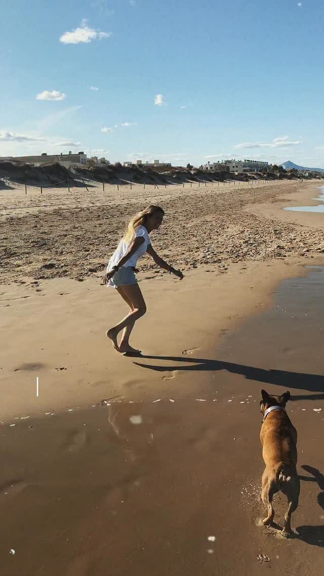 The older I get
the more I realize
love, peace
and meaningful connections
matter the most ✨
Lately I’ve been appreciating the slower days more than ever… time with my animals, family, true friendships, this beautiful community & all the little moments in between 🤍