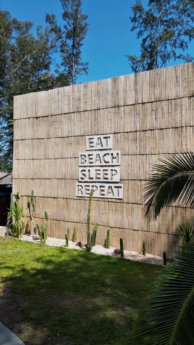 Small moments, big memories, all made right here on the shores of Koh Lanta 🌴
#kohlanta #longbeachchalet #paradise #thailand