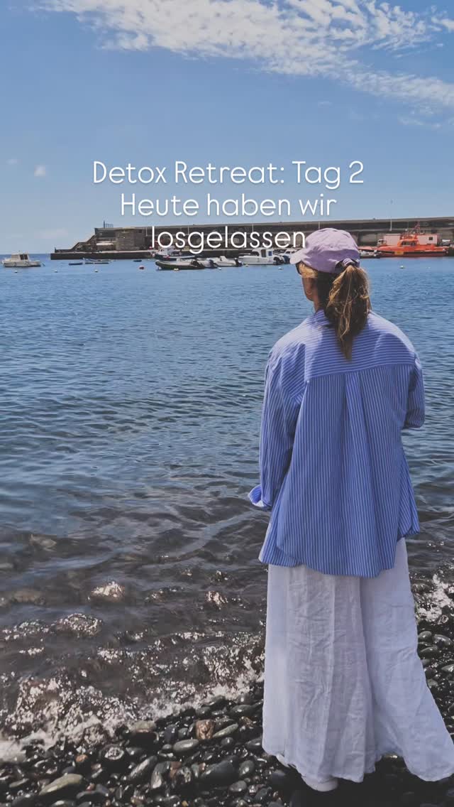 Unser Detox Retreat 🌱
Tag 2:
LOSLASSEN
#detoxretreat #yogaretreatteneriffa #selfcare