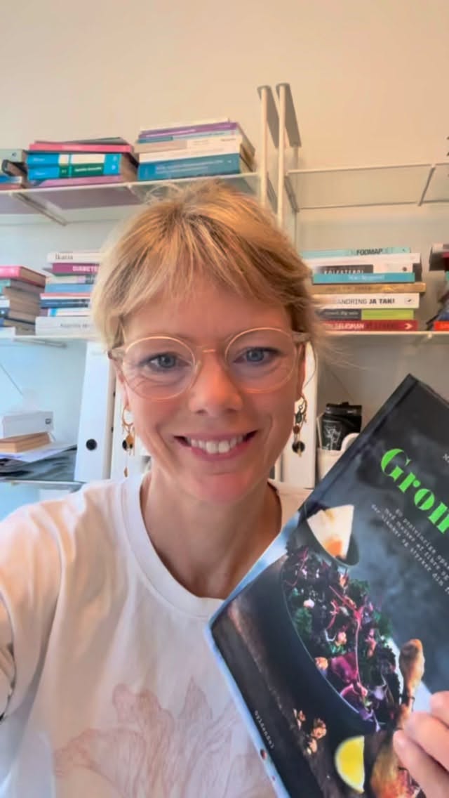 GRØN KETO - opnå mæthed, ro og stabilt blodsukker. Du får masser af sundhed fra de mange gode grøntsager og opskrifter du kan implementere i familien.
Find bogen på shoppen www.hartvig-engell.dk/butik
#keto #stabiltblodsukker #spismeregrønt #stressspisning