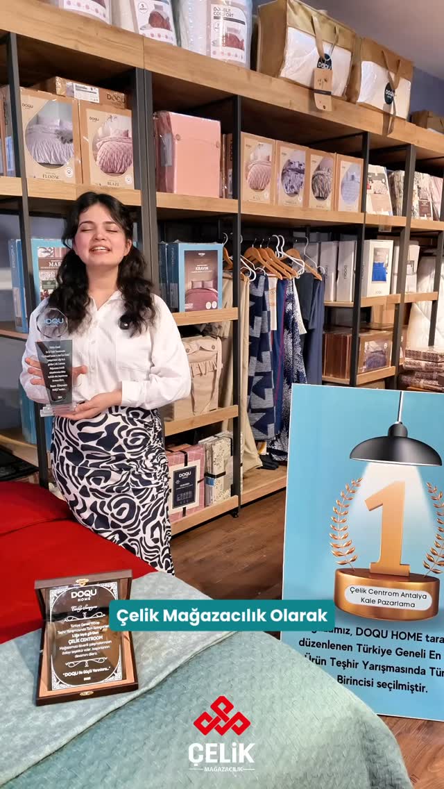 Bu Gurur Hepimizin! 🌟
Yaşam alanlarınızı güzelleştirirken en büyük ilhamımız her zaman siz oldunuz. Çelik Mağazacılık olarak, Doqu Home Türkiye geneli konsept ürün yarışmasında zirvedeyiz ve birincilik ödülüne layık görüldük! 🏆
Tasarım tutkumuzu gerçeğe dönüştüren harika çalışma arkadaşlarımıza ve her adımda yanımızda olan değerli müşterilerimize sonsuz teşekkürler. Birlikte daha nice başarılara! 🤝
Eviniz için her zaman en iyisini sunmaya devam ediyoruz. Türkiye’nin en iyi teşhirini kendi gözlerinizle görmek ve kahvemizi içmek için mağazalarımıza davetlisiniz. ☕
📍 Bellona Konyaaltı Çelik Mağazacılık
📍 Mağazamıza Bekliyoruz!
📞 Telefon: 0242 290 27 07
💬 WhatsApp: 0537 928 75 44
📌 Adres: Liman Mah. Akdeniz Blv. No:286, 07070 Konyaaltı/Antalya
📍 Altıntaş Bellona
Altıntaş Mah. Kardeş Kentler Cad. No:21/A, Aksu, Antalya
📞 Telefon: 0242 504 70 28
📱 WhatsApp: 0533 745 77 17
🌐 www.altintasbellona.com
#bellona #ödül #türkiyebirincisi #mobilya