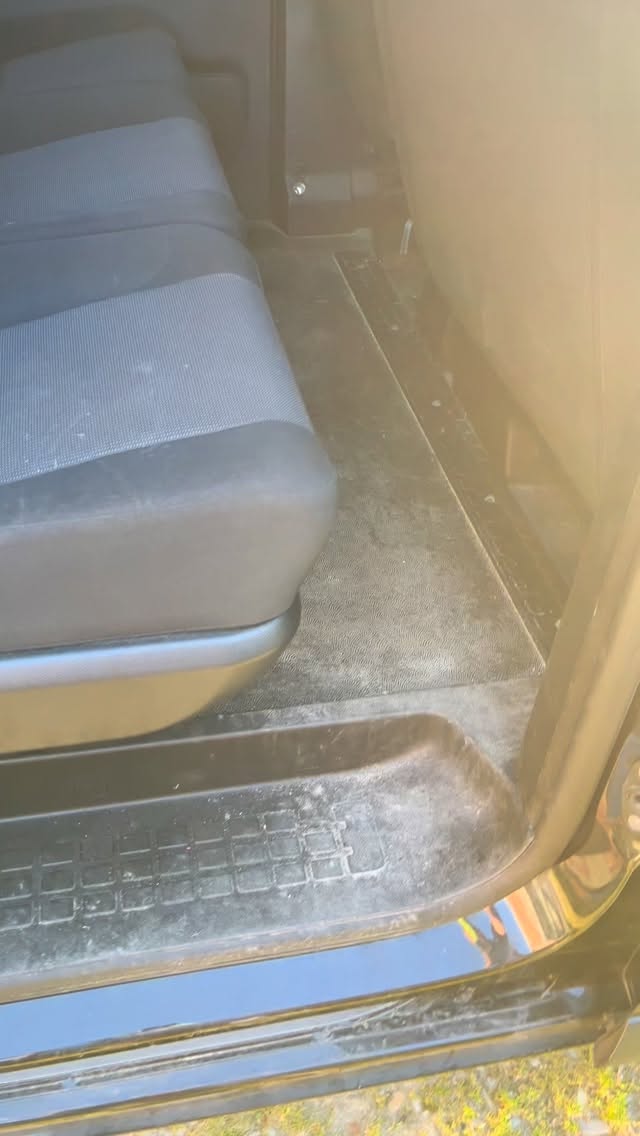 Un utilitaire qui repart clean ! #avantapres #lavageauto #detailing #ironclean