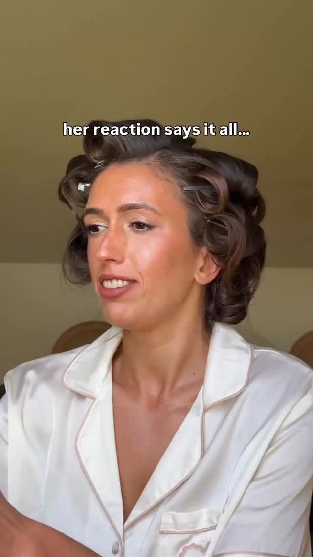 I had to laugh 😂
Speechless bless her ❤️ Georgia is such a beautiful soul inside & out, such a pleasure to be a part of her wedding day. I didn’t film the whole thing but leave a comment if you want to know any products used!
Follow for more glowing bridal makeup inspo 💍
Hair by @emma_kim_hair ✨
Venue @micklefieldhall ✨
#londonmakeupartist #glowymakeup #hertfordshiremakeupartist #bridalmakeup
Bridal makeup reveal
Wedding makeup reaction
Bridal makeup before and after
Hertfordshire bridal makeup artist
Natural bridal makeup inspo
Glowy skin