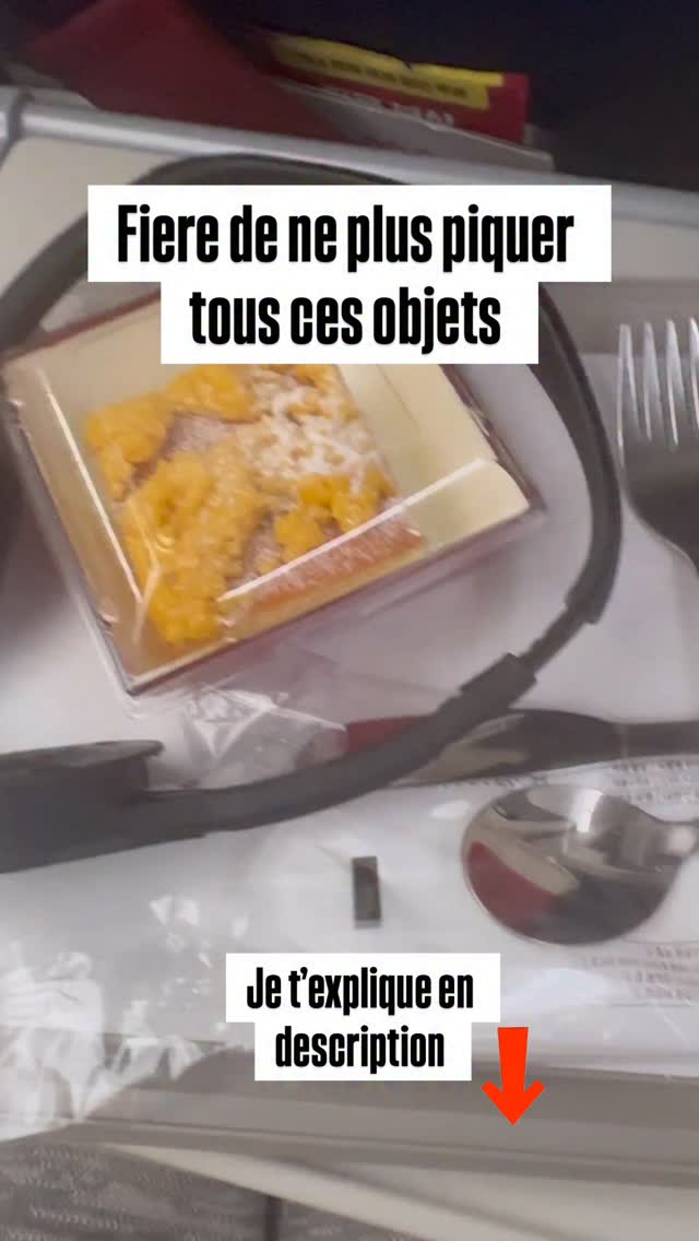 ✈️ Avant, je repartais de l’avion avec tout:
Hey oh ! j’avais payé mon billet assez cher , et puis ça pouvait servir au cas où…
Le casque.
La couverture.
Le masque.
Les couverts.
“Au cas où.” Quoi ?
Je ne l’ai jamais su et surtout je n’ai jamais utilisé tout ces trucs
Aujourd’hui, lorsque que j’ai atterri et que je me suis levée de mon siège, j’ai regardé ma tablette et j’ai souri.
j’ai repensé à celle que j’étais avant.
Celle qui prenait tout, à l’époque, je me disais je suis « miss récup » en réalité j’étais « miss peur du manque »
Oui au fond , les accumulations sont souvent des peurs:
peur de manquer,
peur de ne pas avoir,
peur de ne pas avoir les moyens de faire face
Peur du vide
Et bien d’autres peur
Aujourd’hui, je ne ressens plus ça.
Je n’ai plus besoin de m’encombrer avec des choses inutiles.
Je suis sortie de l’avion légère…
et franchement, fière.
Fière d’avoir changé. ✨
Parce qu’au fond,
ce n’est pas juste une histoire d’objets.
C’est une autre façon de vivre, de voir les choses.
Et ça… ça change tout.
Même au delà de moi ,
j’espère qu’ils vont recycler ces objets , les nettoyer pour les redonner à d’autres passagers .
Bien sûr, je n’ai pas ouvert ce que je n’ai pas utilisé ( pantoufle, masque de nuit…)
Et toi, tu la piques la petite couverture d’avion ?
N’hésite pas à partager si ça peut parler à quelqu’un que tu connais ?
Sandra home organiser passionnée ❤️
.
.
#homeorganiserlyon
#homeorganiser
#homeorganiserfrance
.
Syllogomanie accumulation compulsive au as ou encombrement