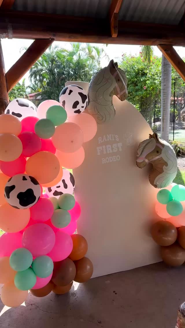 We Decorate. You Celebrate
@big4adventurewhitsunday
With
@theballoon_emporium
#theballoonemporium #airliebeach #balloons #1stbirthday #balloondecor