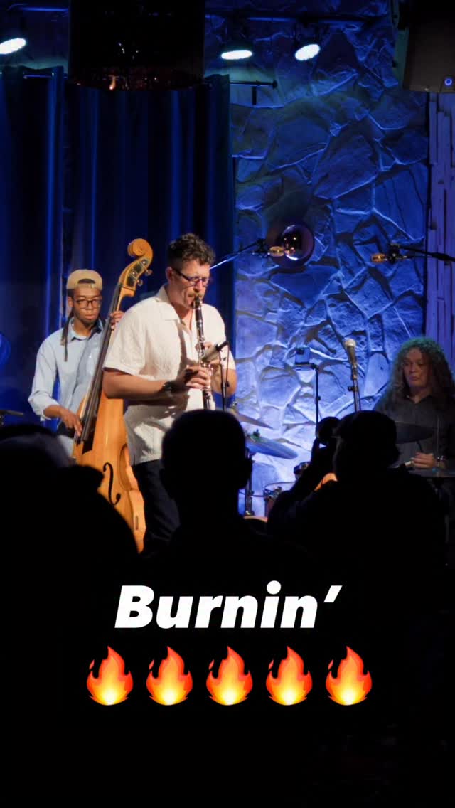 How about this burnin’ clarinet!
⭐️Join my Improvisation 101 Course⭐️
www.jazzclarinetacademy.com
#clarinet #saxophone #music #band #jazz @legerereeds @silversteinworks