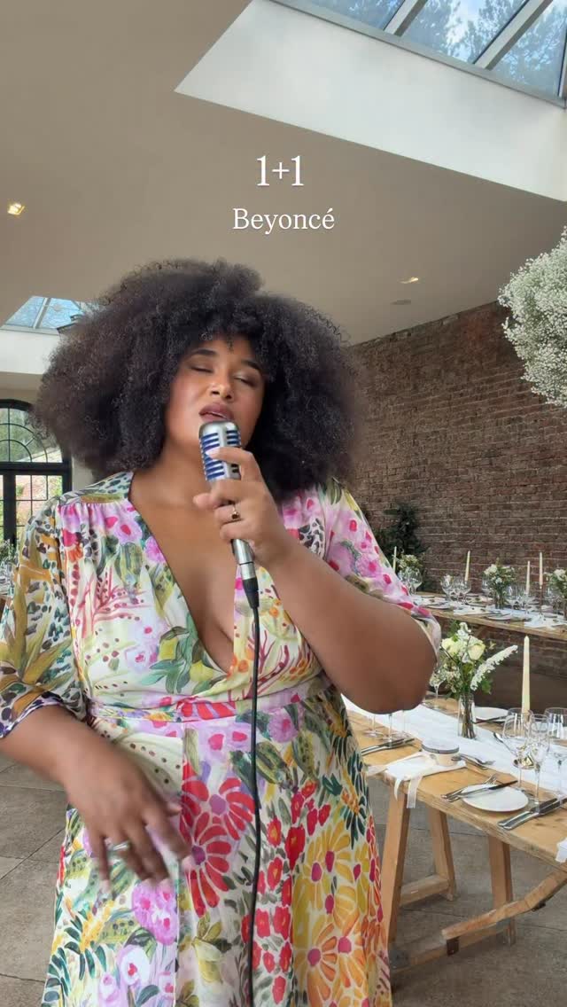 1+1 - Beyoncé 🌸🌿
I’m considering adding this one to the song list 🥹
Venue: @middletonlodge
Dress: @hopeivylondon
#weddingsinger #weddinginspo #aislesong #weddinginspiration #middletonlodgewedding