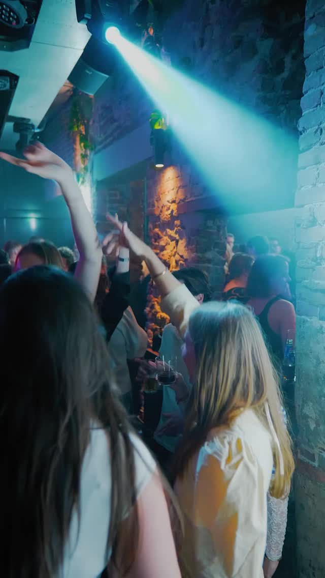 Press play for your weekend! โถ๏ธ๐ชฉ
#bonabosocialclub #zwolle #dance #weekend #friday