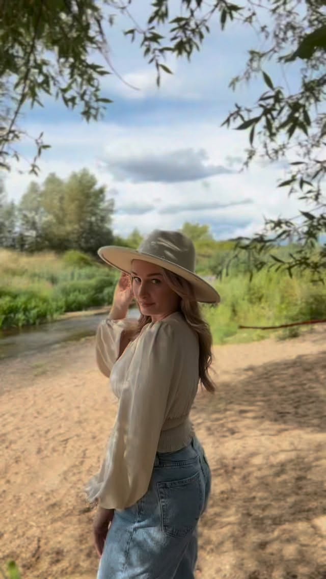 …wenn du dich fragst, warum du so fühlst,
während er schon weiterzieht, dann weil du fühlst, was er verdrängt.
Hi, ich bin Sarah & auf meinem Profil bekommst du Worte für das, was innerlich passiert.
Folg mir, wenn du endlich aus alten Mustern aussteigen willst.🤍
bindungsstil tiefenpsychologie narzissmus situationship gaslighting coabhängigkeit hoovering