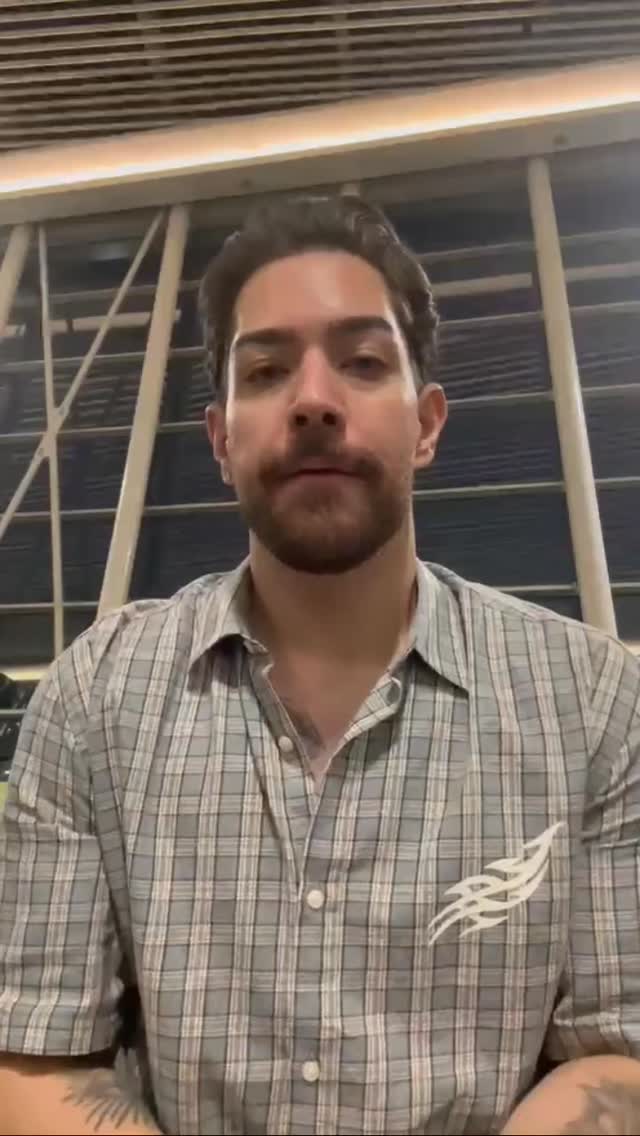 Ae pessoal!🎉
Hoje, o Ytalo vem chamar você.
Não é só para assistir.
É para sentir.
Um espetáculo que pulsa no corpo,
transborda na alma
e conta histórias que palavras não alcançam.
Às 20h, no , Teatro Marie Padille
o palco ganha vida com a potência da dança contémporanea...do Diretor Ary Cordeiro
Corpo em Serenata não é só um espetáculo…
é experiência.
é entrega.
é arte viva.
Venha.
Atenda esse chamado.