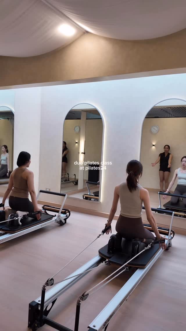 #duoclass #pilates
Workouts are better with your favorite person. 👯♀️ Grab a partner for our Duo session!
#Pilates24 #PilatesDuo #WorkoutWithBestie