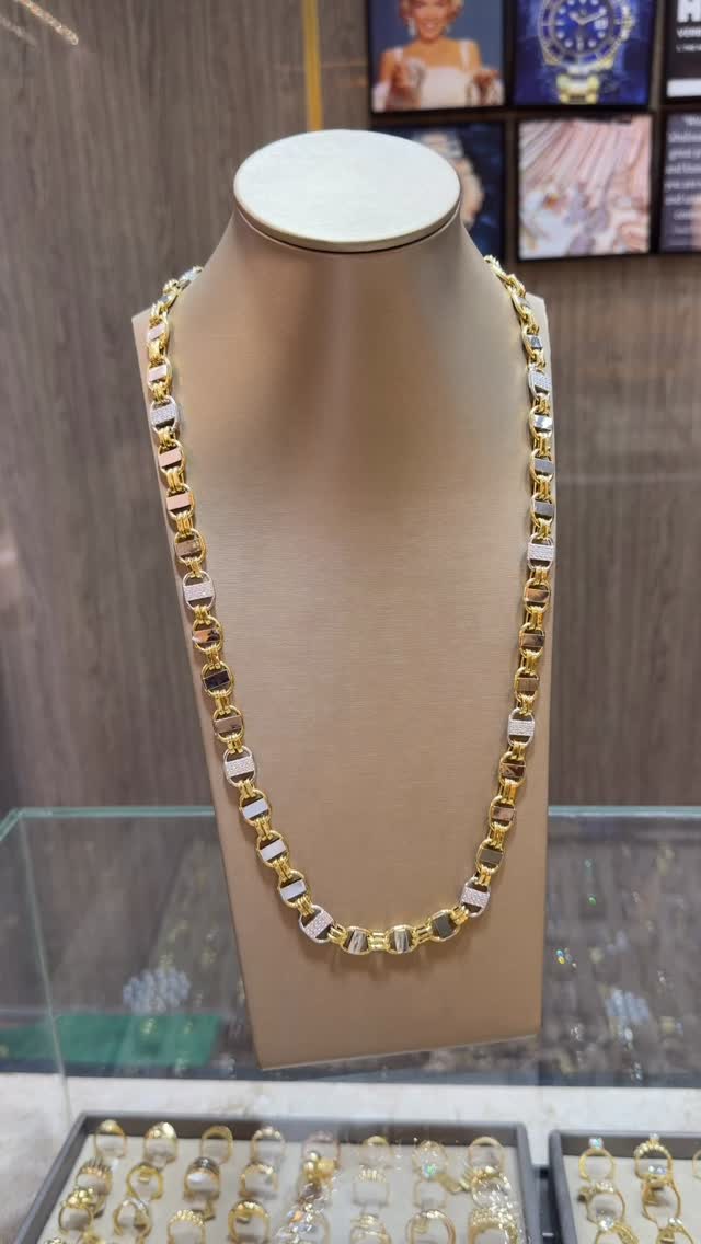 Double trouble 😜
18kt gold / 80 gr & 59.7 gr
#herenketting #mannenketting #plattemagnum #antwerpshopping #luxurychains