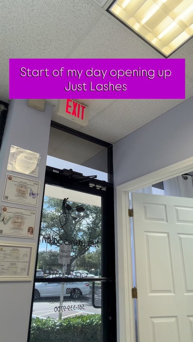 #justlashes #workingboss #lasheslasheslashes #lashboss #palmbeach