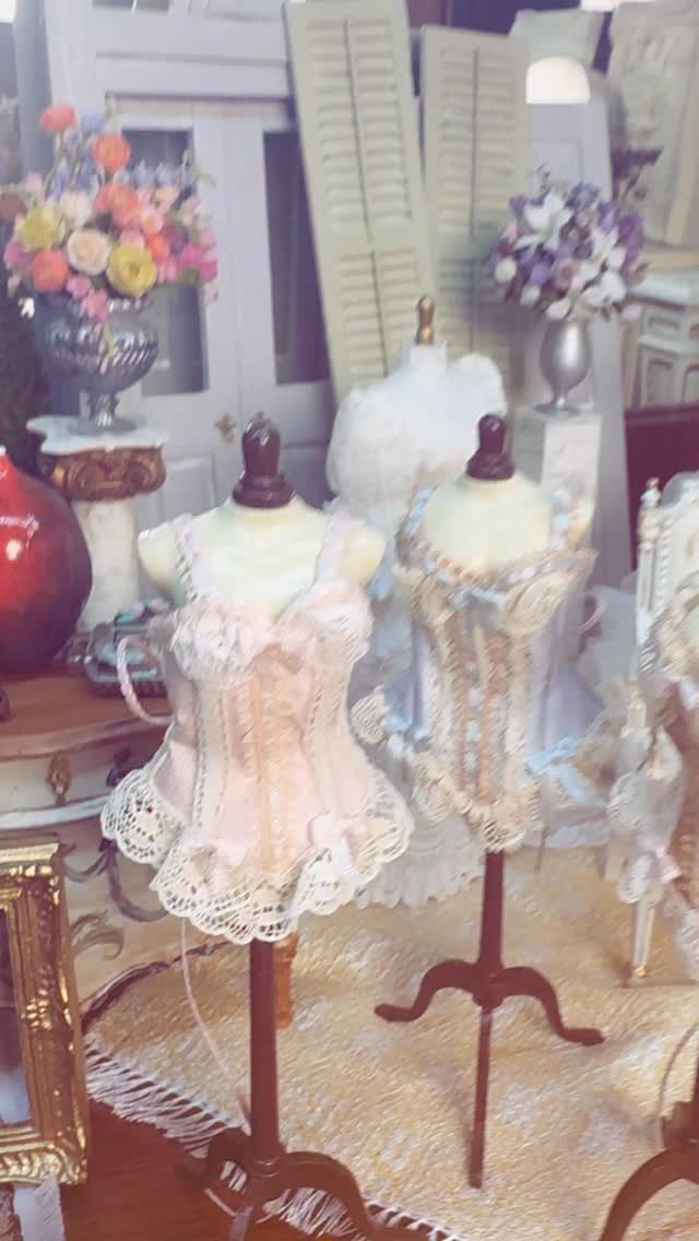 Excited to share this closer look at three pieces I picked up at the recent @tombishop_chicago show made by the wildly talented @ogawa_fumiko and to say how grateful I am to have them in my collection. #swoon #dollhouse #victoriassecretfashionshow