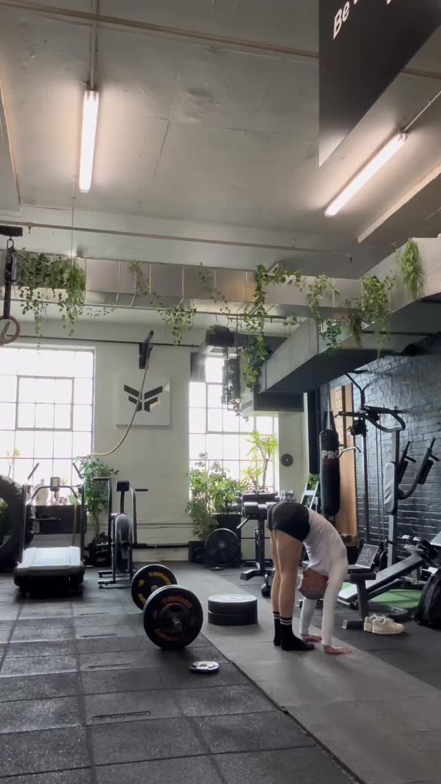 making this mistake?
get usable flexibility!
it takes more than stretching…
it takes building strength in your end ranges of motion
and strength does NOT mean
- stiffness
- bulky
instead it means
- higher extensions
- more control
- lower injury risk
honestly 👐🏻
get in touch if you don’t believe me.
save to try with your coach.
#balletstrength #dancerstrength #activeflexibility #alternativestrength