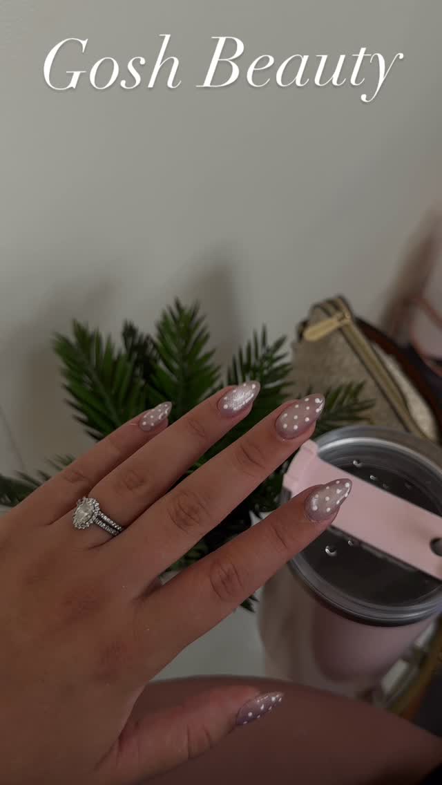 Pretty Nails , Pretty life 💅🏻💋
Polka dots with a classic light pink Cateye on natural nails
Business whatapp nr : 081 500 2238
Website : www.goshnails.com