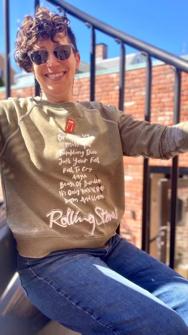 “I know, It’s Only Rock & Roll, but I like it!” 🎸🎤🪩 Recycled Karma Rolling Stones tour T❤️🔥 super soft pullover, paired with Cool Jewels ⛓️💥 Black double hoops. & leather tri-metal cuff by Escape from Paris, all carried along in a geo-leather crossbody bag by BC Handbags 🖤 @jvr2.000 #popgallerygloucester #itsonlyrockandrollbutilikeit #recycledkarma #rollingstones #downtowngloucesterma