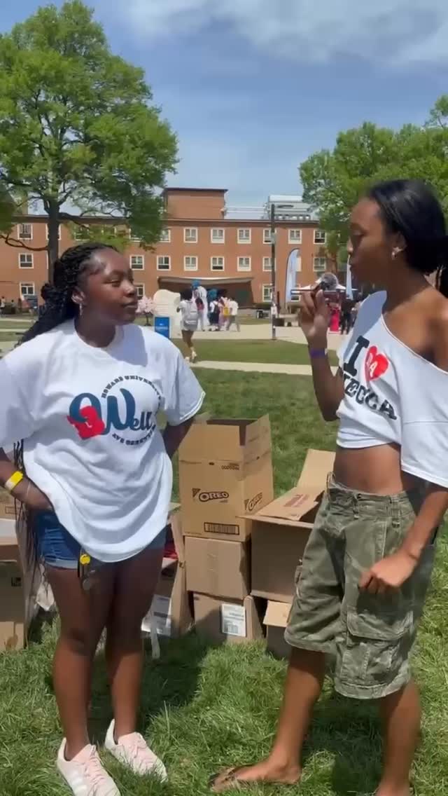Big shoutout to @hu_studentoutreachengagement for another year of BeWell! These students gave us great insight on how they manage their stress during the school year. Comment below how you manage your stress to enter to win a prize that can help lower your stress in time for next semester ✨
#howardunwind #bisonreset #studentwellness #stressawarenessmonth