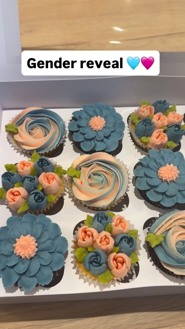 Gender reveal cupcakes 🩵🩷
#angiescupcakes77 #genderrevealcake #filleougarcon #cupcakes77 @lagnycommerces